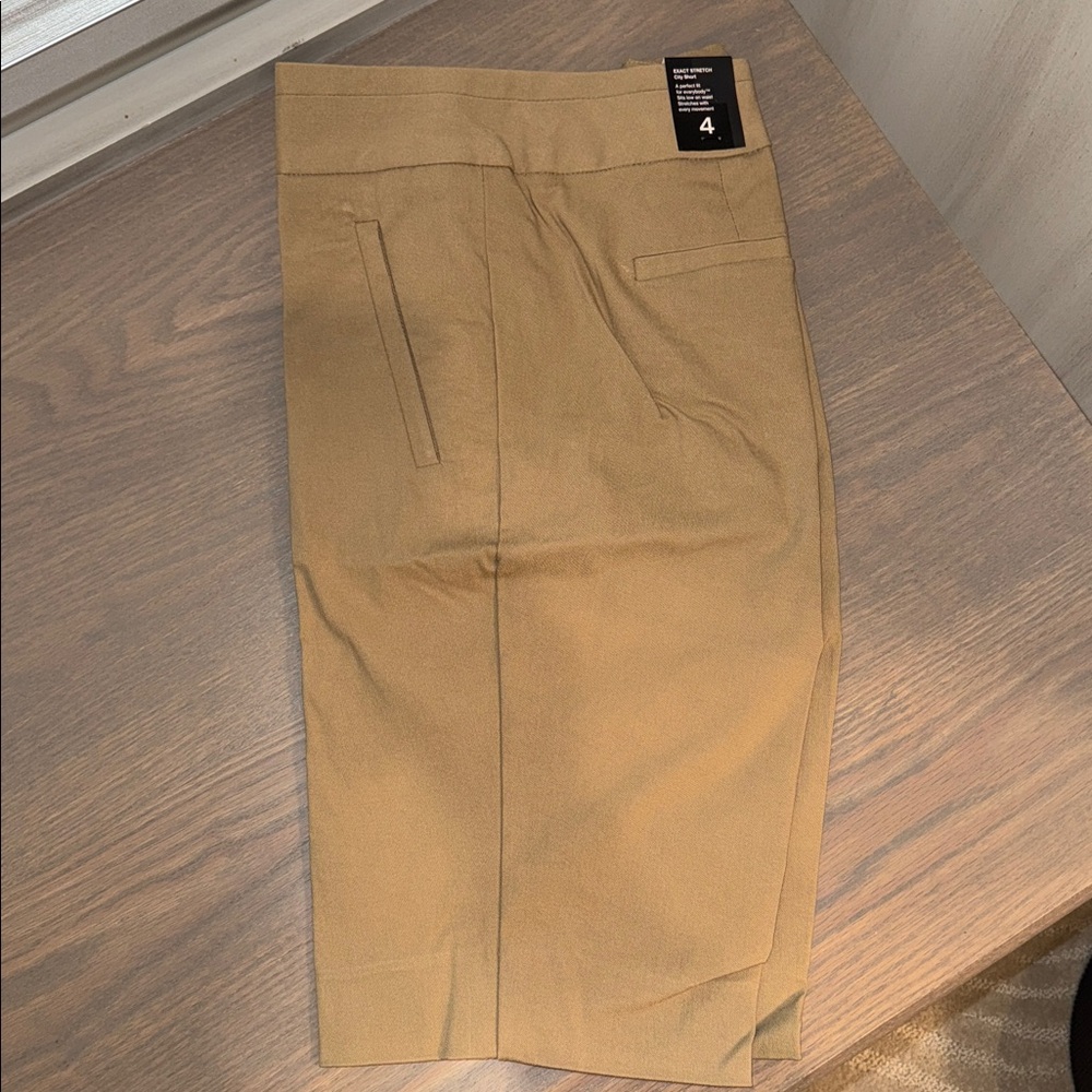 NWT The Limited exact stretch city Bermuda shorts